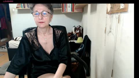 maturekate online show from October 22, 2025, 6:46 am