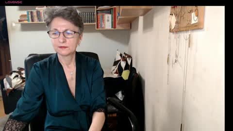 maturekate online show from October 28, 2025, 7:45 am