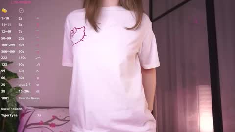 Lily online show from November 3, 2025, 4:08 pm