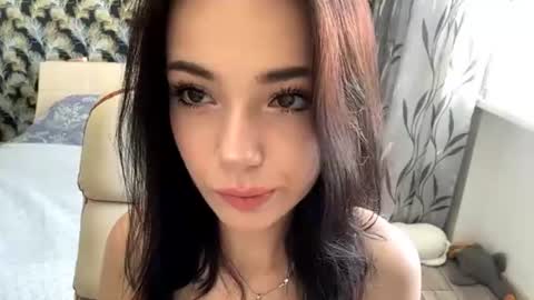 Lina online show from June 14, 2026, 3:19 am