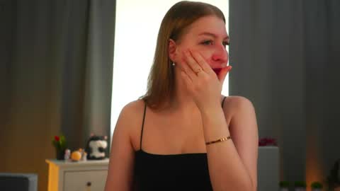 Snapshot of maureencoombs chatting on April 3, 2026, 4:10 am maureencoombs online show from April 3, 2026, 4:10 am