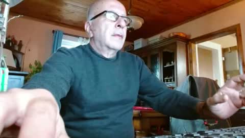 Snapshot of mauriceandre chatting on December 5, 2024, 1:38 pm Maurice online show from December 5, 2024, 1:38 pm