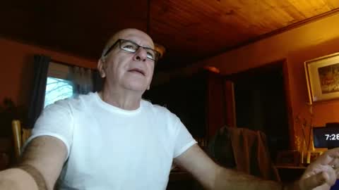 Snapshot of mauriceandre chatting on December 16, 2024, 12:27 pm Maurice online show from December 16, 2024, 12:27 pm