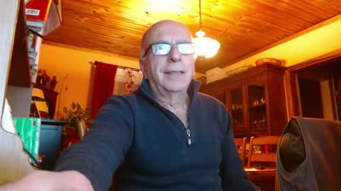 Snapshot of mauriceandre chatting on December 19, 2024, 10:10 pm Maurice online show from December 19, 2024, 10:10 pm