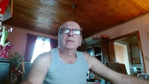 Snapshot of mauriceandre chatting on December 23, 2024, 1:35 pm Maurice online show from December 23, 2024, 1:35 pm