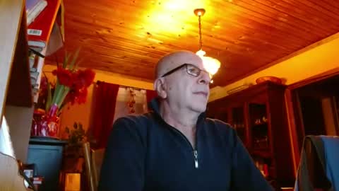 Snapshot of mauriceandre chatting on January 8, 2025, 10:16 pm Maurice online show from January 8, 2025, 10:16 pm