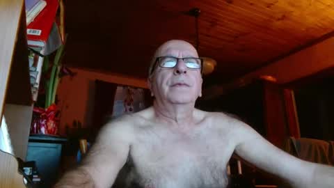 Snapshot of mauriceandre chatting on January 13, 2025, 11:52 am Maurice online show from January 13, 2025, 11:52 am