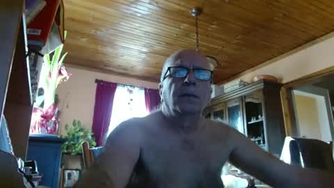 Snapshot of mauriceandre chatting on January 14, 2025, 4:40 pm Maurice online show from January 14, 2025, 4:40 pm