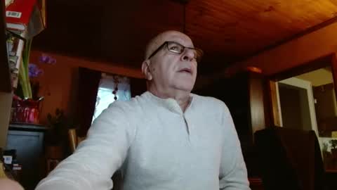 Snapshot of mauriceandre chatting on January 21, 2025, 12:07 pm Maurice online show from January 21, 2025, 12:07 pm