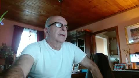 Snapshot of mauriceandre chatting on February 10, 2025, 1:01 pm Maurice online show from February 10, 2025, 1:01 pm