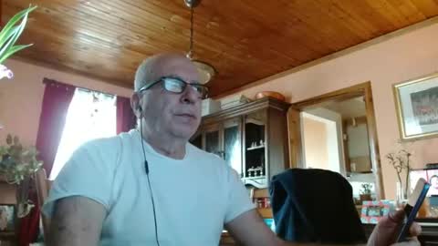 Snapshot of mauriceandre chatting on February 11, 2025, 4:24 pm Maurice online show from February 11, 2025, 4:24 pm