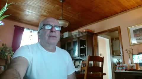 Snapshot of mauriceandre chatting on February 12, 2025, 2:32 pm Maurice online show from February 12, 2025, 2:32 pm