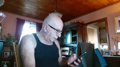 Snapshot of mauriceandre chatting on February 26, 2025, 12:03 pm Maurice online show from February 26, 2025, 12:03 pm