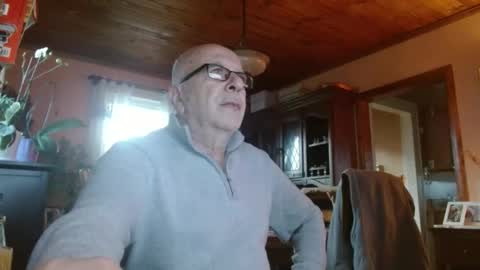 Snapshot of mauriceandre chatting on December 19, 2025, 9:00 pm Maurice online show from December 19, 2025, 9:00 pm