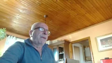 Snapshot of mauriceandre chatting on April 11, 2026, 11:14 am Maurice online show from April 11, 2026, 11:14 am