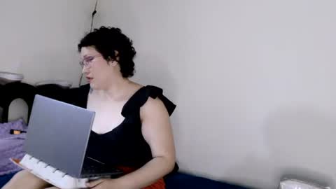 mauroluxandra online show from July 15, 2026, 10:59 pm