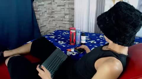 maverickhotson303av online show from December 21, 2025, 3:57 am