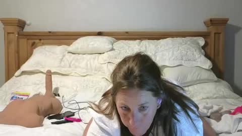 Snapshot of mavierose1 chatting on April 22, 2026, 1:30 am Mavierose online show from April 22, 2026, 1:30 am
