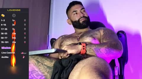 max__prada online show from November 15, 2025, 1:25 am