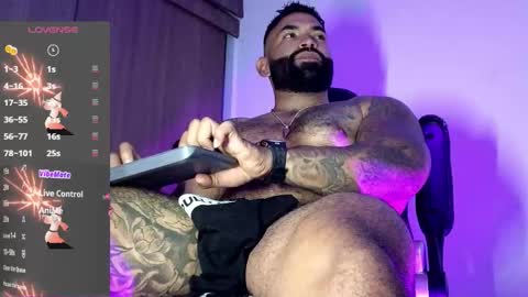 max__prada online show from November 28, 2025, 1:52 am