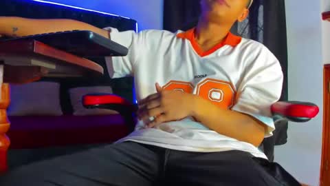 Snapshot of max_adoniss chatting on December 29, 2024, 1:17 pm ig antonny x online show from December 29, 2024, 1:17 pm