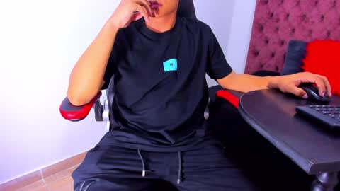 Snapshot of max_adoniss chatting on January 27, 2025, 12:37 pm ig antonny x online show from January 27, 2025, 12:37 pm