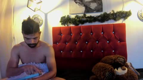 Max  Ashley online show from December 13, 2024, 4:49 pm