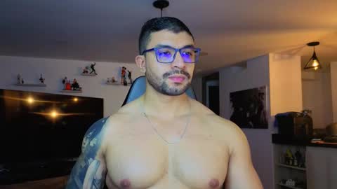 Snapshot of max_cooper17 chatting on November 5, 2025, 5:18 am Max online show from November 5, 2025, 5:18 am