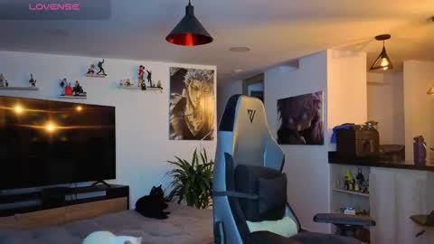 Snapshot of max_cooper17 chatting on November 6, 2025, 3:40 am Max online show from November 6, 2025, 3:40 am