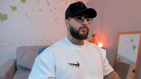 Snapshot of max_dic1 chatting on November 1, 2025, 1:40 am max D. online show from November 1, 2025, 1:40 am