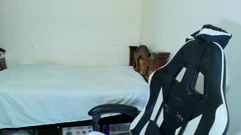 Snapshot of max_love25 chatting on October 26, 2025, 6:14 pm max_love25 online show from October 26, 2025, 6:14 pm