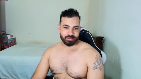 Snapshot of max_love25 chatting on November 3, 2025, 8:10 pm max_love25 online show from November 3, 2025, 8:10 pm