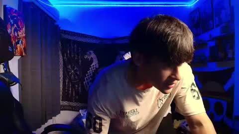 Max online show from November 30, 2025, 2:04 am