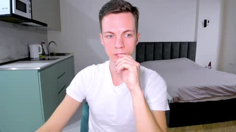 Snapshot of max_shy chatting on January 21, 2025, 1:43 pm Max  online show from January 21, 2025, 1:43 pm