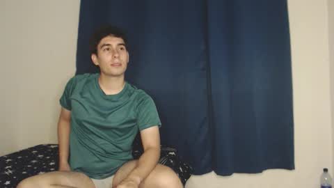 Snapshot of max_snow1616 chatting on October 25, 2025, 12:40 am max_snow1616 online show from October 25, 2025, 12:40 am