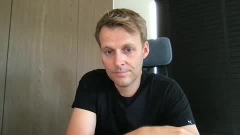 Max take off clothes online show from September 16, 2025, 8:04 am