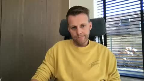 Snapshot of max_straight_1 chatting on March 2, 2026, 10:22 am Max take off clothes online show from March 2, 2026, 10:22 am