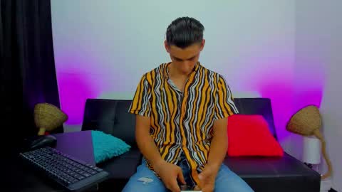 Snapshot of max_wild01 chatting on September 25, 2025, 6:11 pm MAX     online show from September 25, 2025, 6:11 pm
