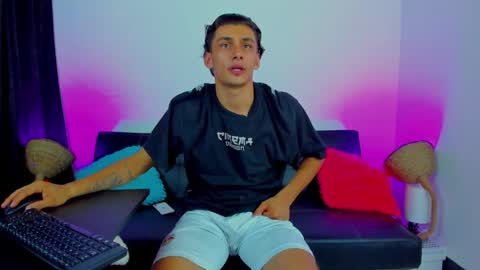 Snapshot of max_wild01 chatting on September 30, 2025, 1:43 am MAX     online show from September 30, 2025, 1:43 am