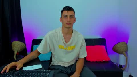 Snapshot of max_wild01 chatting on October 8, 2025, 5:32 pm MAX     online show from October 8, 2025, 5:32 pm