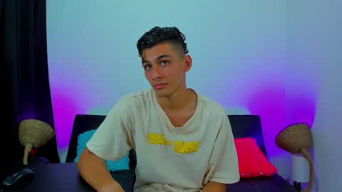 Snapshot of max_wild01 chatting on October 9, 2025, 5:38 am MAX     online show from October 9, 2025, 5:38 am