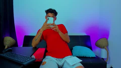 Snapshot of max_wild01 chatting on October 13, 2025, 6:02 am MAX     online show from October 13, 2025, 6:02 am