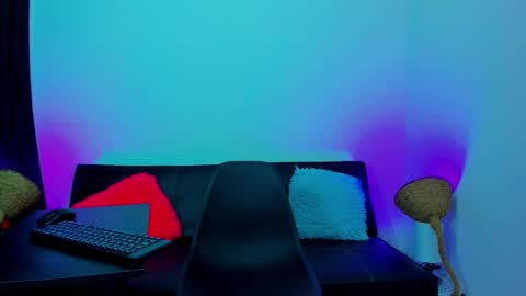 Snapshot of max_wild01 chatting on October 18, 2025, 5:35 pm MAX     online show from October 18, 2025, 5:35 pm