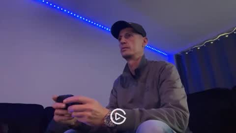 Snapshot of maxbose666 chatting on November 1, 2025, 11:01 am Max online show from November 1, 2025, 11:01 am