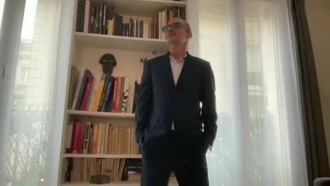 Max Mikado online show from December 1, 2025, 1:38 pm