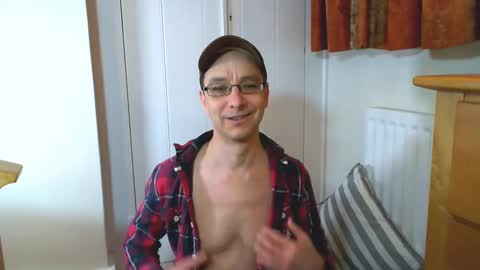 Snapshot of maxdavies chatting on February 3, 2025, 11:42 am Max Davies online show from February 3, 2025, 11:42 am