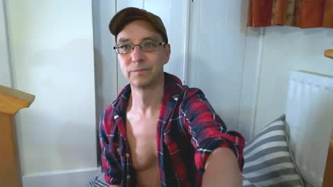 Max Davies online show from May 7, 2026, 9:36 am