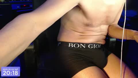 Snapshot of maxel_f chatting on October 4, 2025, 6:17 pm Maxel F online show from October 4, 2025, 6:17 pm