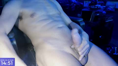 Snapshot of maxel_f chatting on October 19, 2025, 12:50 pm Maxel F online show from October 19, 2025, 12:50 pm