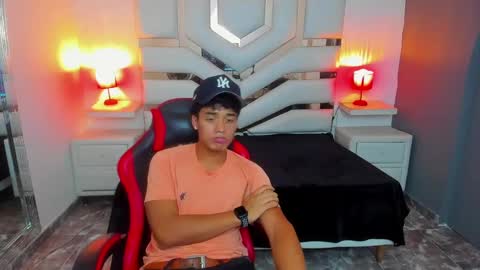 Snapshot of maxevanns chatting on November 3, 2025, 7:59 pm Max online show from November 3, 2025, 7:59 pm